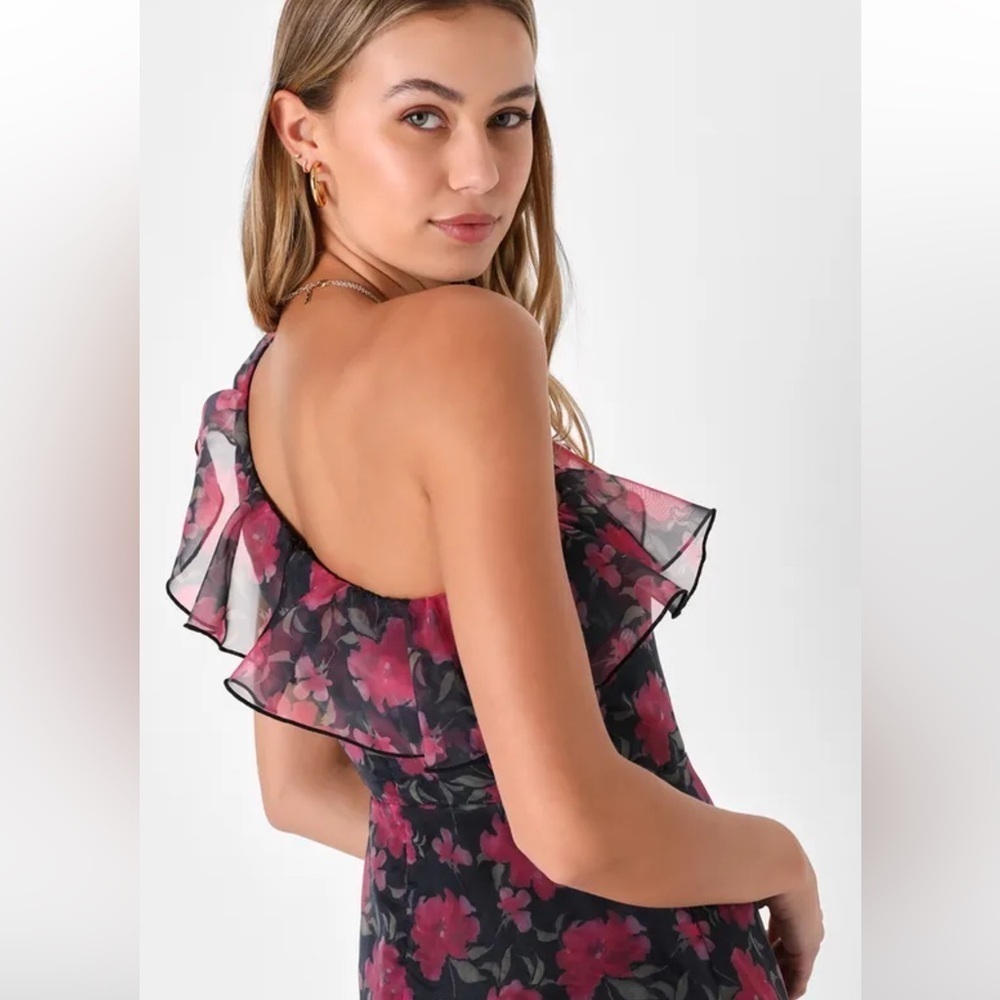 Lulu’s Sweet Romantic Black Floral Print Organza One-Shoulder Dress Size L - Picture 4 of 9